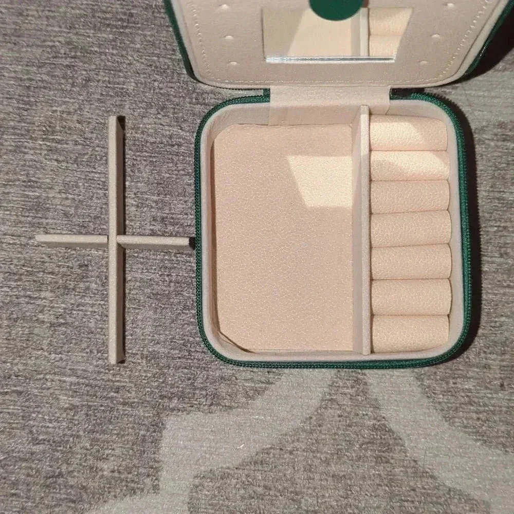 Green Travel Jewelry Case with Mirror, Vegan Leather, Gifts for Women - Picture 5 of 5